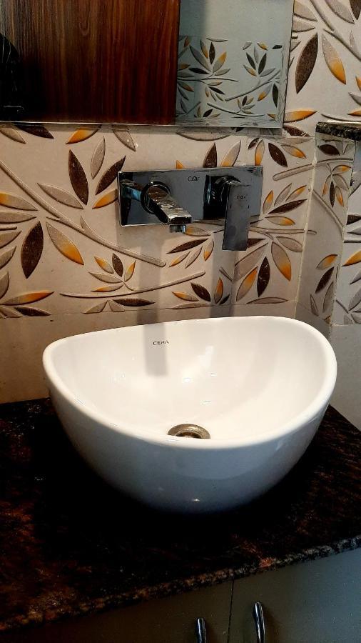 Hotel Hollywood Zirakpur ภายนอก รูปภาพ
