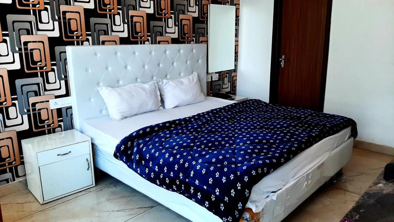 Hotel Hollywood Zirakpur ภายนอก รูปภาพ