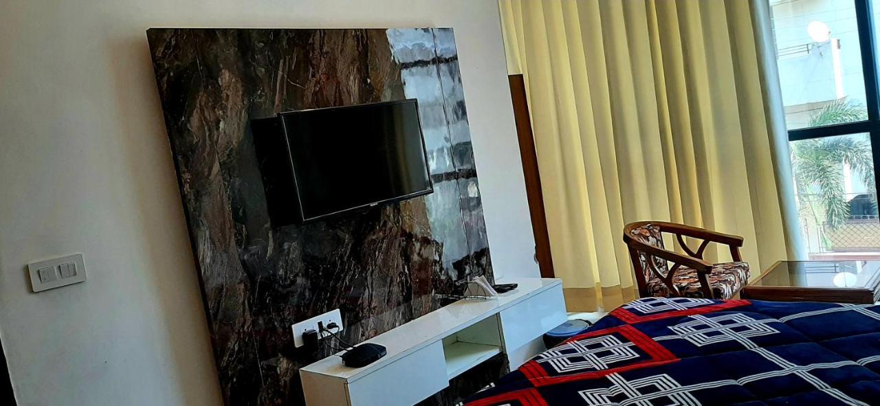 Hotel Hollywood Zirakpur ภายนอก รูปภาพ