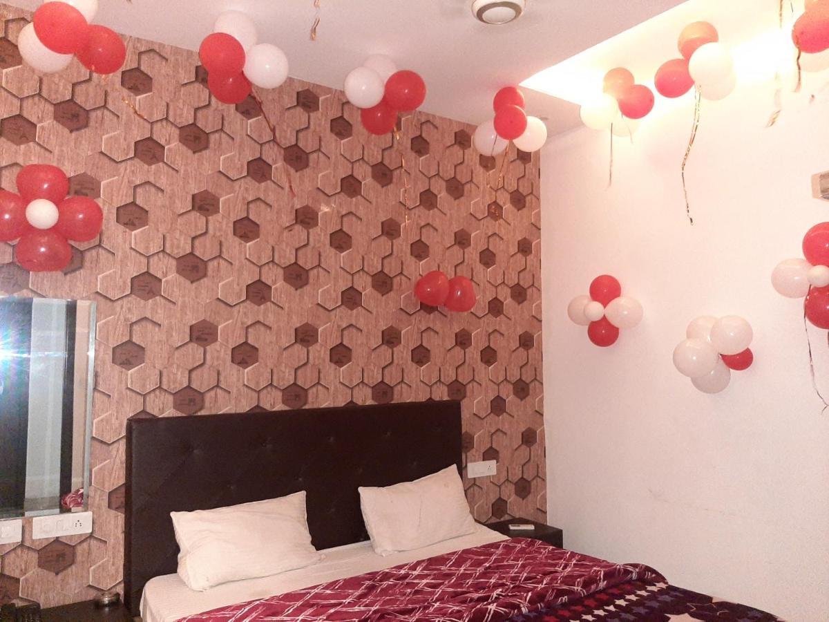 Hotel Hollywood Zirakpur ภายนอก รูปภาพ