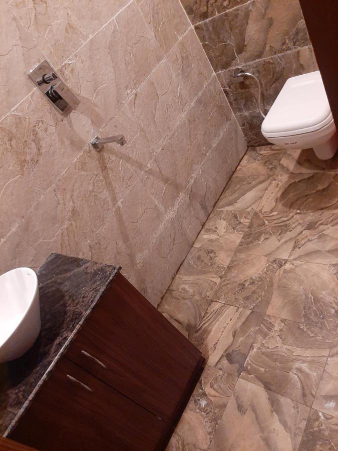Hotel Hollywood Zirakpur ภายนอก รูปภาพ