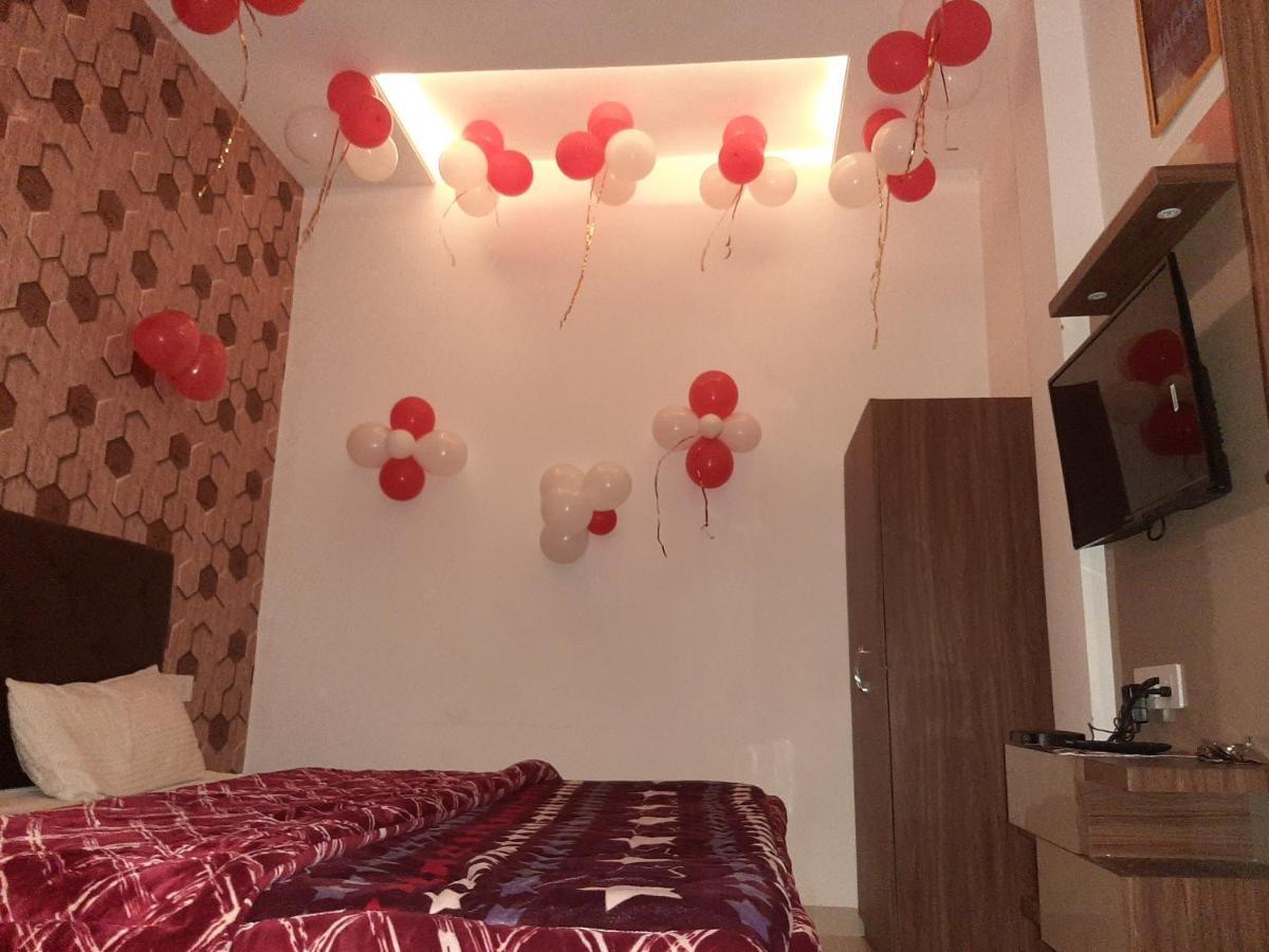 Hotel Hollywood Zirakpur ภายนอก รูปภาพ