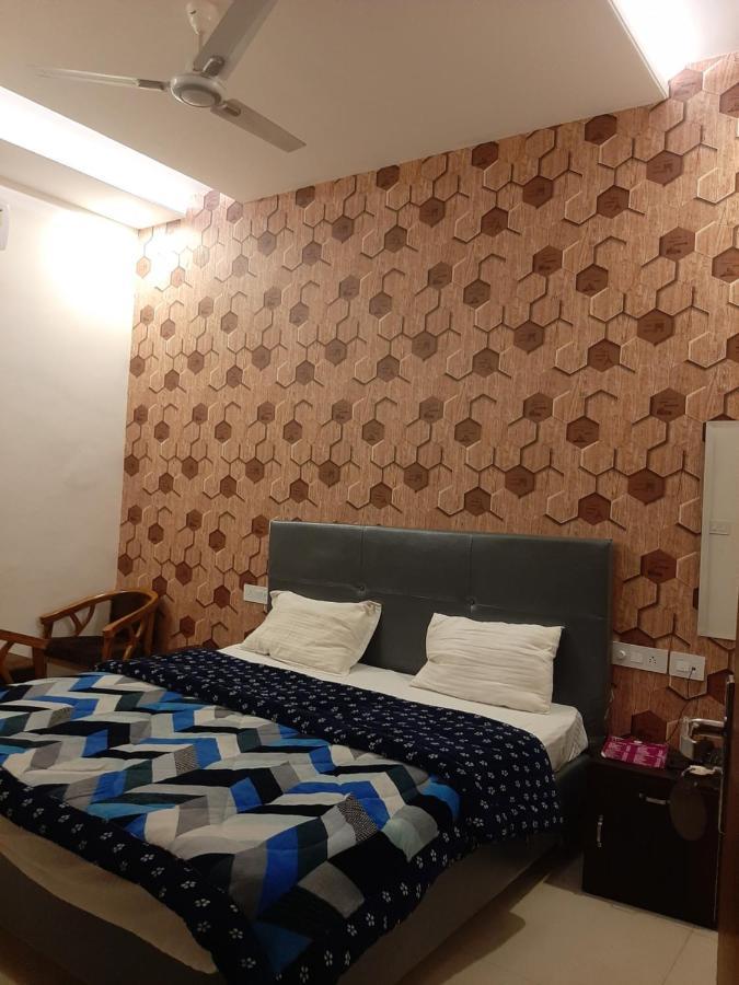 Hotel Hollywood Zirakpur ภายนอก รูปภาพ