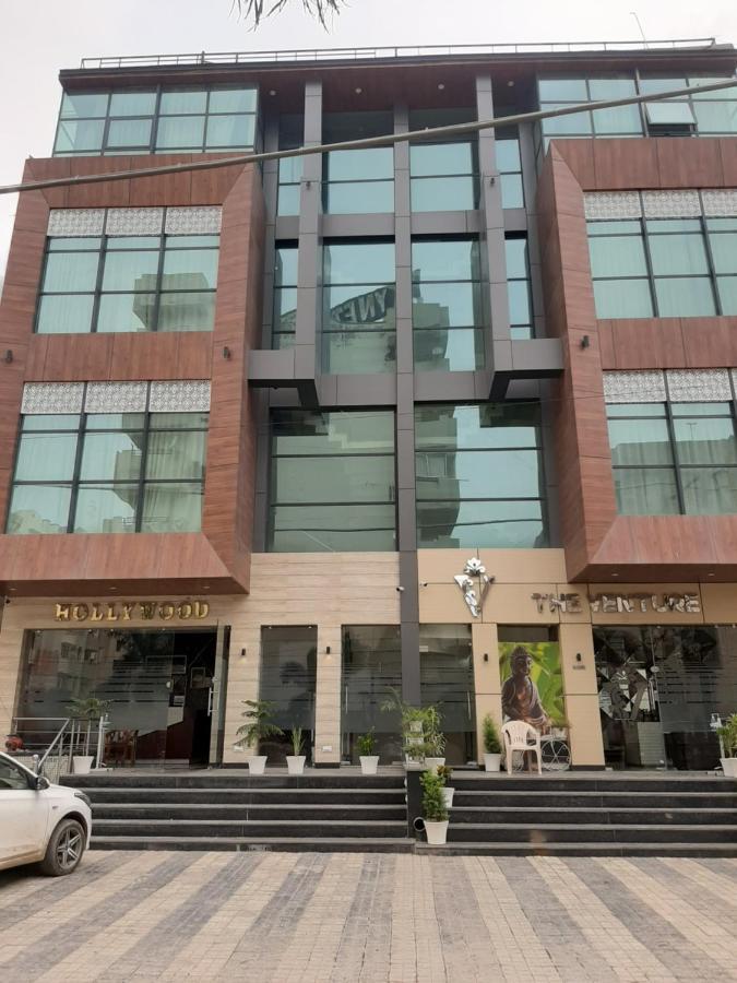 Hotel Hollywood Zirakpur ภายนอก รูปภาพ