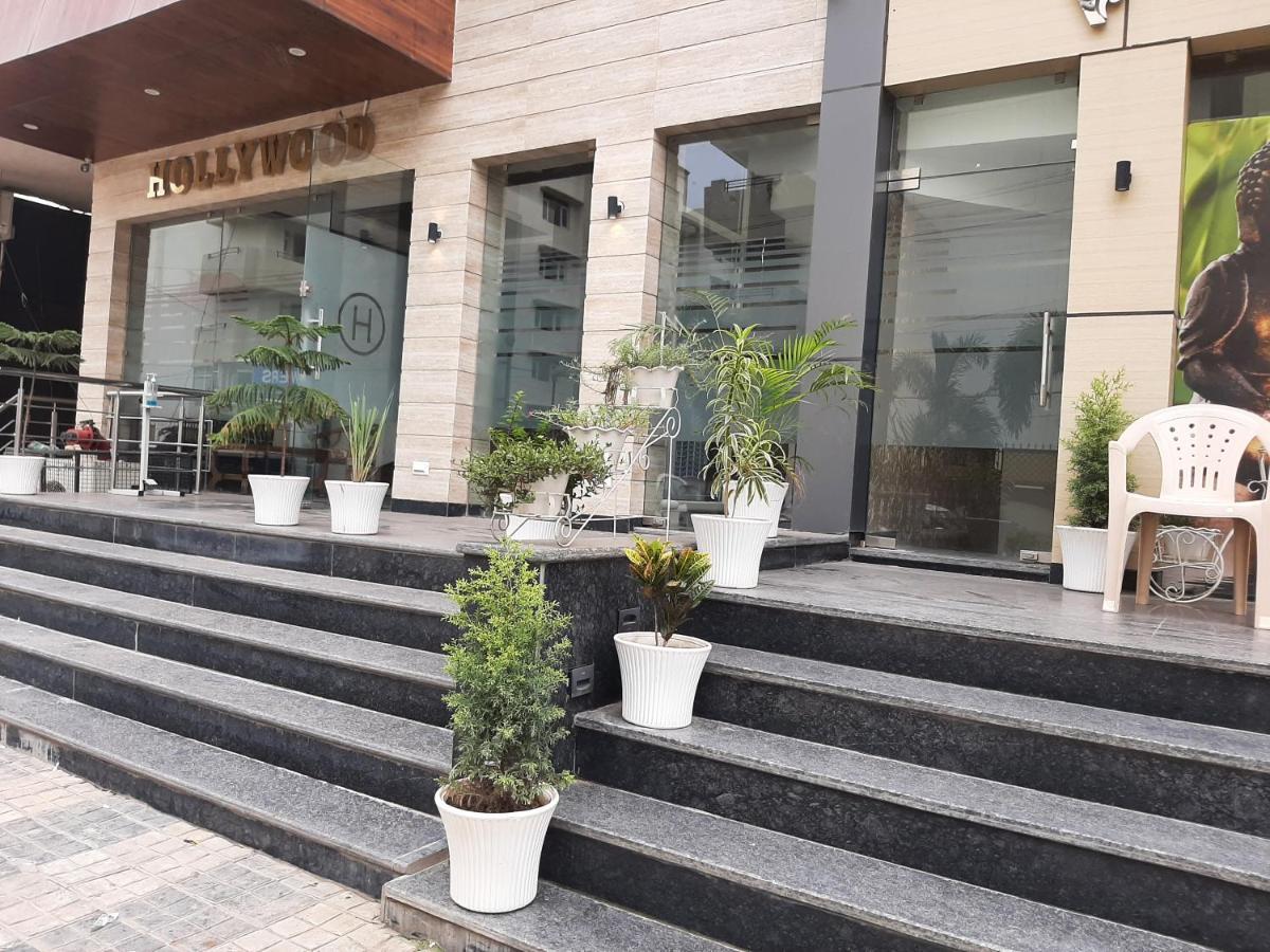 Hotel Hollywood Zirakpur ภายนอก รูปภาพ