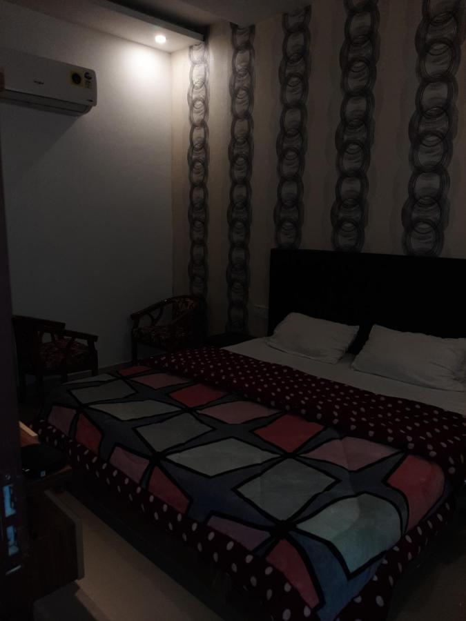 Hotel Hollywood Zirakpur ภายนอก รูปภาพ