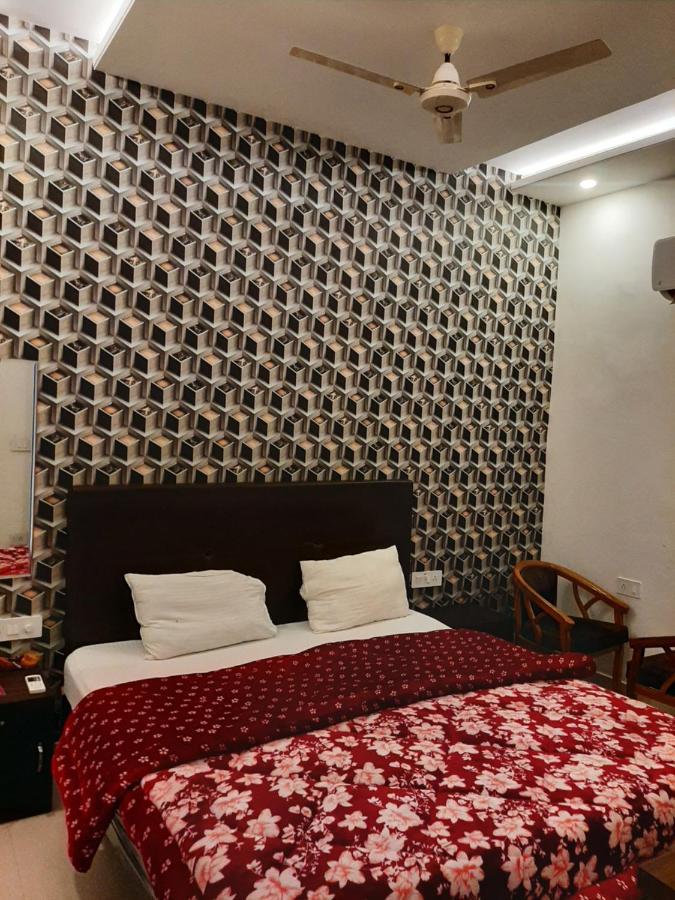 Hotel Hollywood Zirakpur ภายนอก รูปภาพ