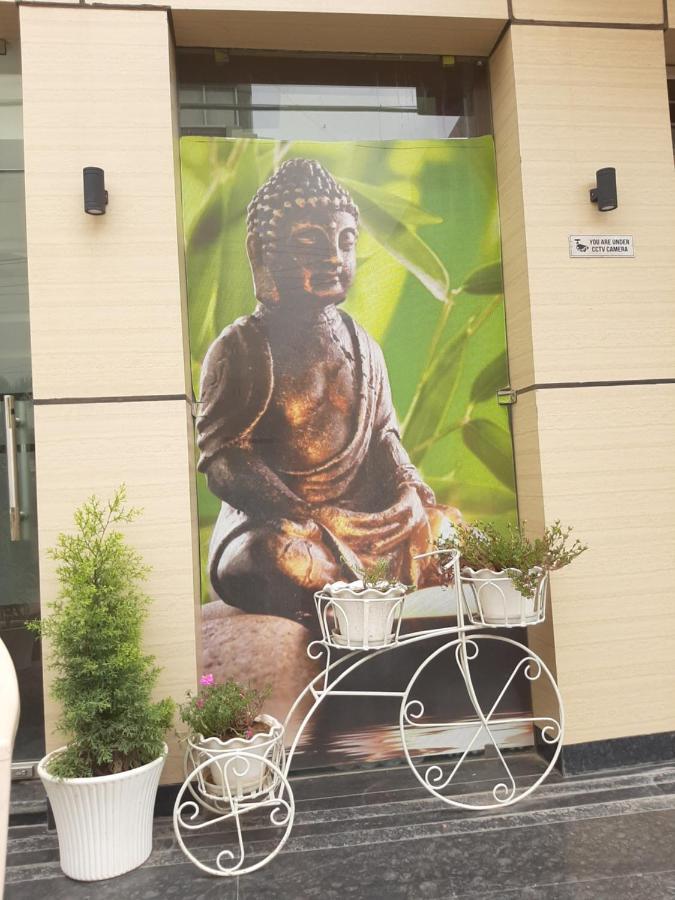 Hotel Hollywood Zirakpur ภายนอก รูปภาพ