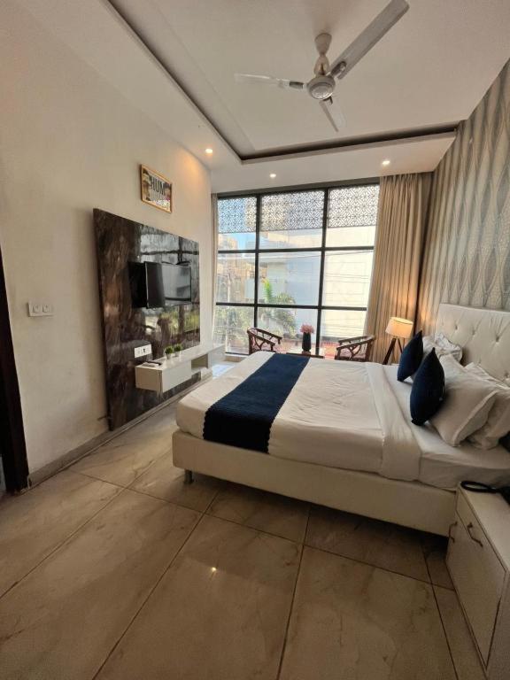 Hotel Hollywood Zirakpur ภายนอก รูปภาพ