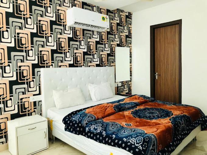 Hotel Hollywood Zirakpur ภายนอก รูปภาพ