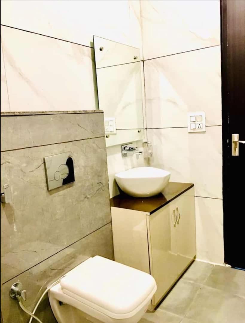 Hotel Hollywood Zirakpur ภายนอก รูปภาพ