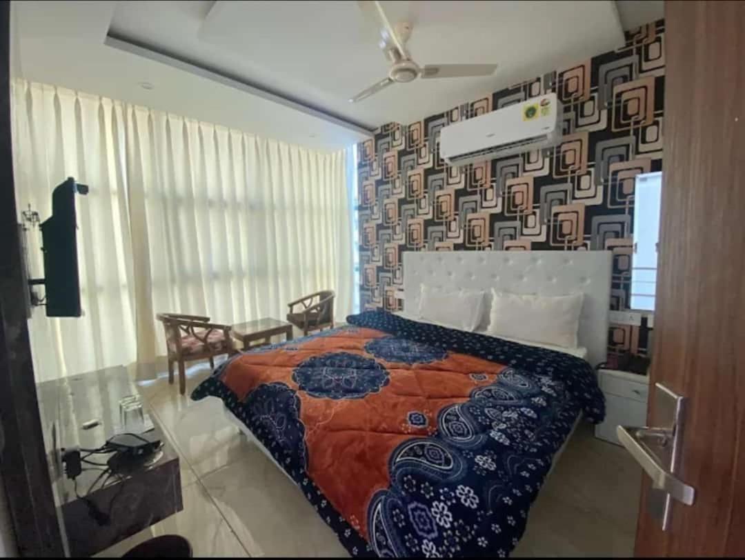 Hotel Hollywood Zirakpur ภายนอก รูปภาพ